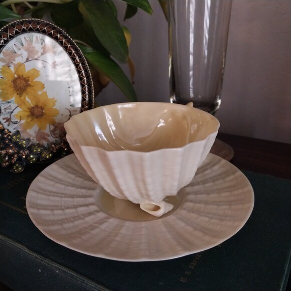 Vintage Belleek Neptune Shell Tea Cup and Saucer Set - Picture 3 of 10